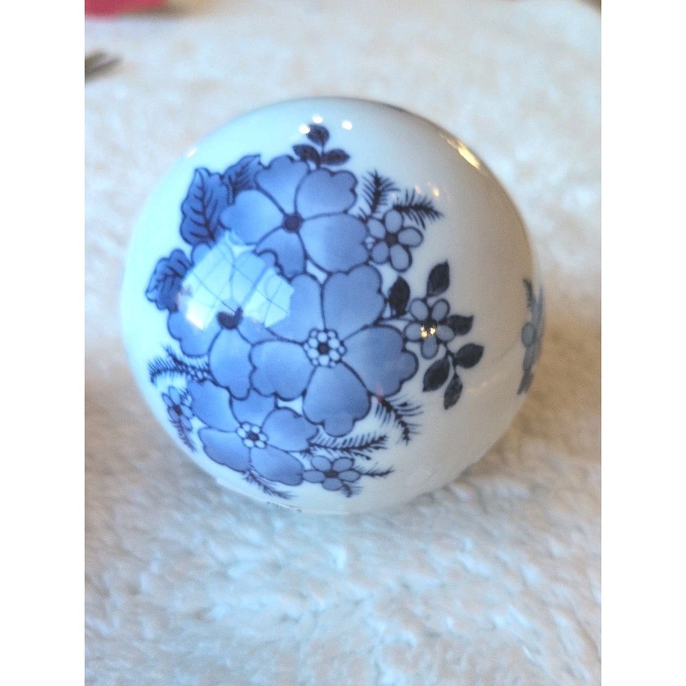 Pier 1 Classic Chinoserie 4" Blue & White Orb/Ball Home Decor EUC
